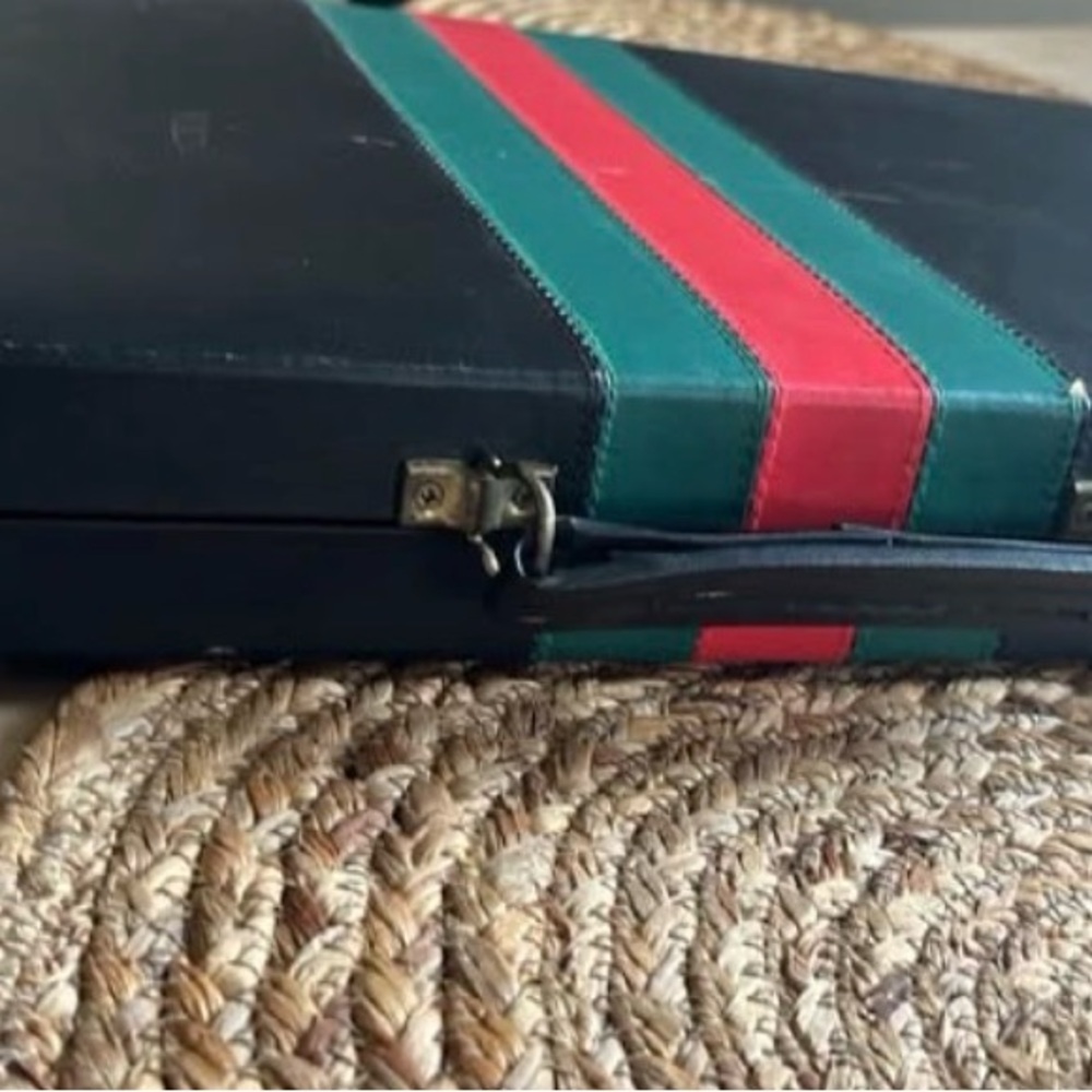 Classic Green Backgammon Set - Picture 2 of 5